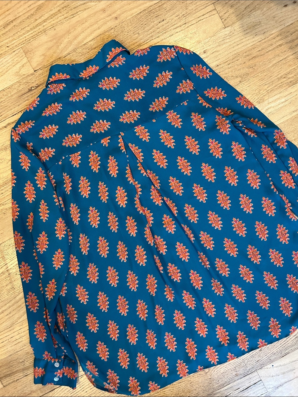 ๐ธ3 FOR $20๐ธ
Teal Floral Button-Up Shirt with Orange Print - Picture 7 of 9